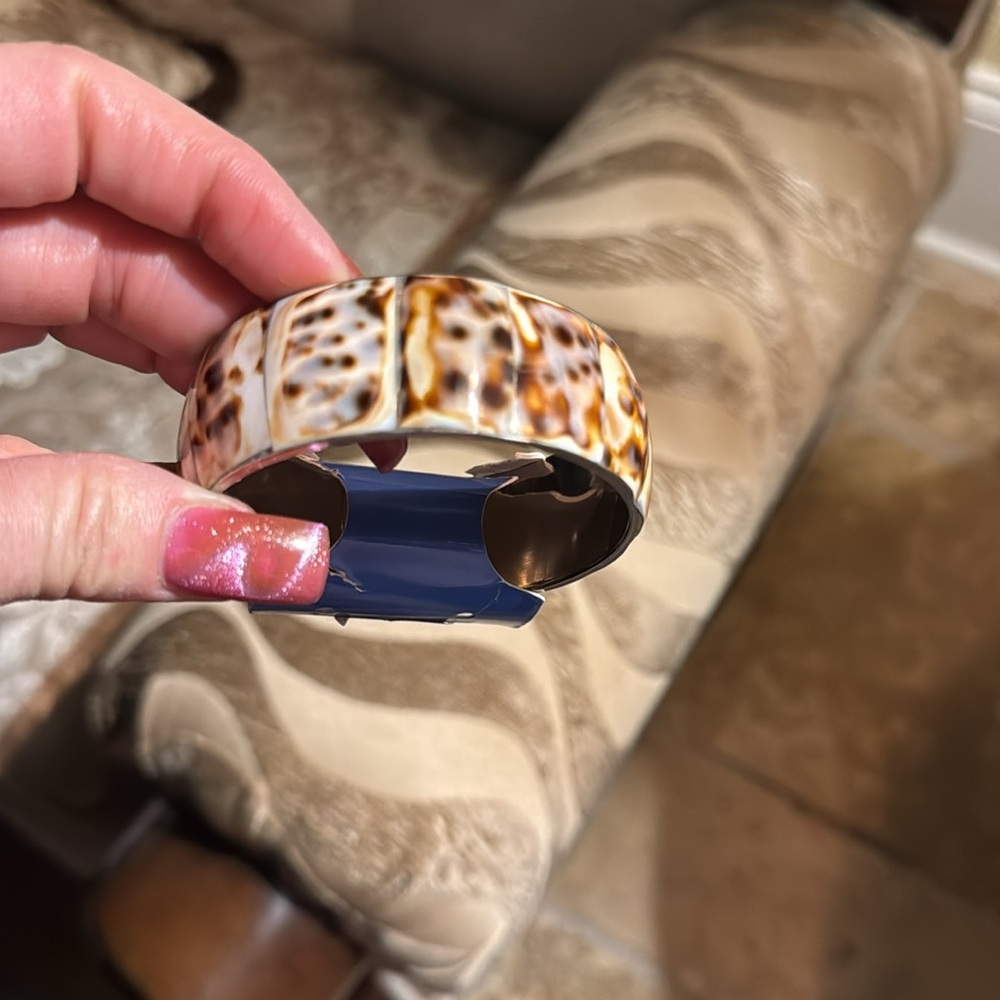 Shell bracelet - Picture 2 of 4